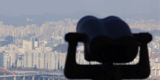 서울 여의도 63스퀘어에서 바라본 서울 아파트의 모습.<연합뉴스>